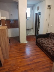 Vând apartament 2 camere la casă curte comuna - imagine 5