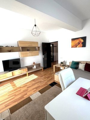 Apartament 2 camere, decomandat, etaj intermediar, zona Traian Vuia - imagine 2