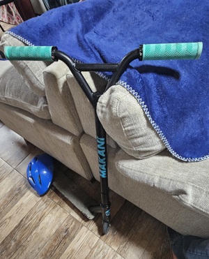 trotineta scheme 6-9 ani nivel incepator cu casca