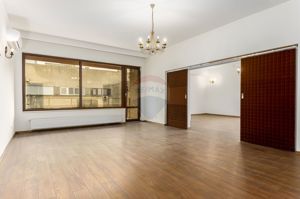 Apartament spațios cu vedere panoramică,, într-o cladire de prestigiu - imagine 13