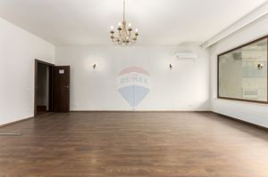 Apartament spațios cu vedere panoramică,, într-o cladire de prestigiu - imagine 10