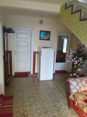 Casa de vânzare cu etaj sau schimb pe apartament cu 2camere etaj 1sau 2negociabil - imagine 9