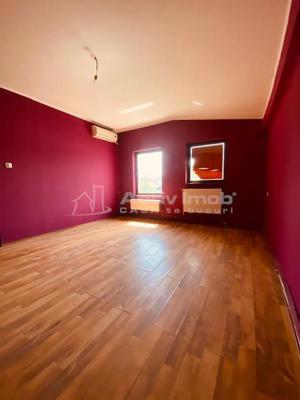 Vila cu 4 camere si curte spatioasa, de renovat - imagine 25