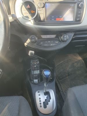 Vând Toyota Yaris Hybrid - imagine 4