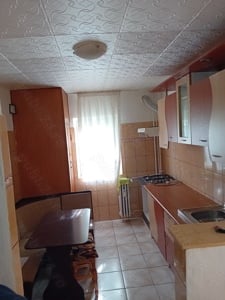 Apartament 2 camere,  semidecomandat, liber, mobilat. - imagine 4