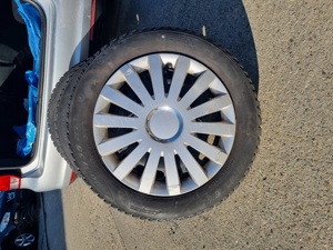 4 cauciucuri de iarna 205 55 16 cu jante de tabla 5x112 de volswagen golf .volswagen passat audi
