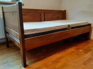 Vând pat din lemn masiv de fag dim. 200 x 90 cm, și din pal melaminat 190 x 90 cm