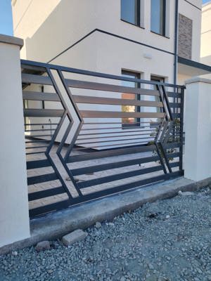 Porti metalice moderne - porti culisante, autoportante - porti tip jaluzea - deschidere automatizata