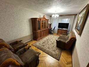  apartament cu 3 camere în zona Eroii Revoluției