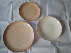 Set farfuri de portelan 3 bucatii sigilate .