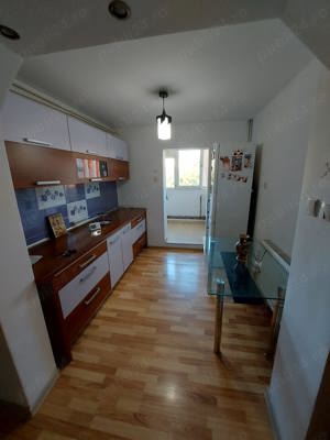 Închiriez apartament 2 camere, decomandat - imagine 3