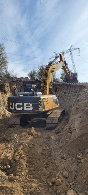 Excavator JCB + 3D Trimble GPS LASER