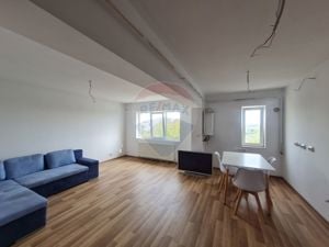 Apartament cu 4 camere renovat - imagine 2