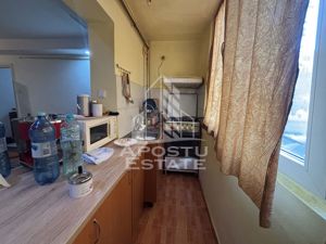 Apartament cu 3 camere in zona UMT, centrala proprie - imagine 3