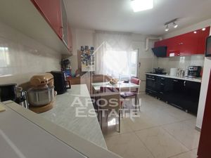 Apartament 4 camere, decomandat, 3 dormitoare, 2 bai, zona Fratelia. - imagine 3