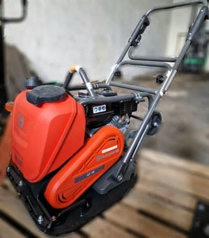 Inchiriez Placa compactoare   vibratoare 4kw, 97 KG. Pret 150 ron   zi