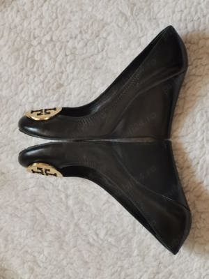 Pantofi negri dama piele toc Tory Burch logo metalic auriu femei - imagine 4
