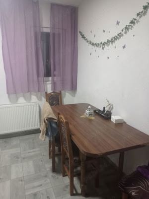 Închiriez apartament la casa 