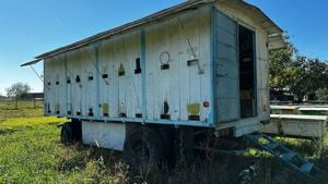 Vând pavilion apicol