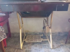 Mașina cusut vintage - imagine 2