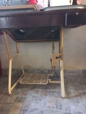 Mașina cusut vintage