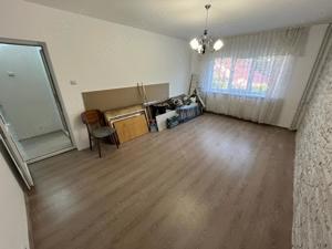 Apartament cu 3 camere etajul 1 str. MEDUZEI - imagine 8