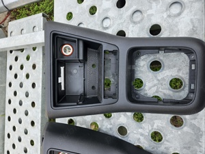 Consola centrala VW Tiguan panou central interior, original, stare foarte bună, etc; - imagine 4