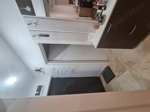 De vanzare apartament de 2 camere, mobilat si utilat complet, decomandat, scară supravegheata video  - imagine 2