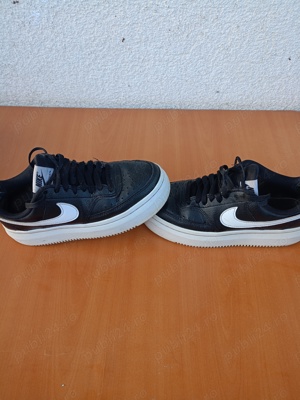 Vând pantofi sport pentru bărbătești Nike ,mărimea 40,purtati,,stare