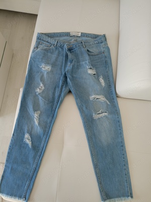 Vând blugi dama mărimea 42 in stare perfecta ,că noi,