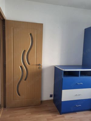 Închiriez apartament cu trei camere decomandate în Bacău  - imagine 2