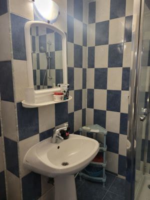 Închiriez apartament cu trei camere decomandate în Bacău 