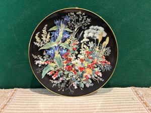 Farfurie decorativa de colectie Bradex  Preiselbeeren mit Enzian 