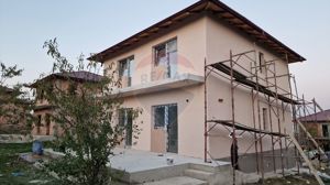 Casă/Vilă la Cheie, 5 Camere 600mp teren de Vânzare, Tomești-Chicerea - imagine 5