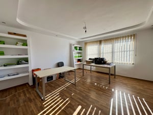 Casă 280 mp, 2 nivele, ideală locuință sau firmă, teren 780 mp, central, parcare - imagine 6