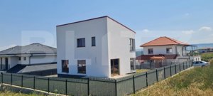 Exclusiv ! Casa individuala 120 mp , teren 464 mp suprafata plana, Dezmir  - imagine 2