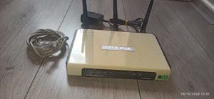 Router wireless N 300Mb s TP-LINK  Folosit dar perfect functional, se vinde cu alimentator si cablu 