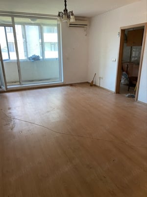 vand apartament o camera,garaj si boxa incluse in pret