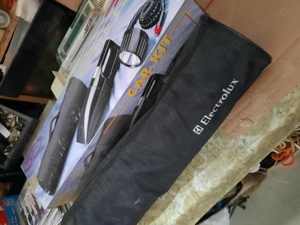 Vand Aspirator auto uscat si lanterna Electrolux in husa si cutie.