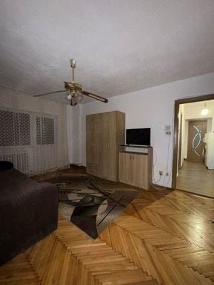 - Apartament cu 2 camere intr-o zona semicentrala