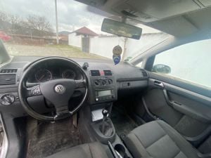 Vand   schimb  vw touran 2006 de 140cp putin rulat - imagine 5