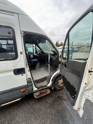 Vand microbuze marca Iveco - imagine 4