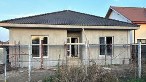 De Vânzare - Casă Familială Spațioasă și Modernă 106.8mp construiti si 418mp teren (135 000 euro )  - imagine 4