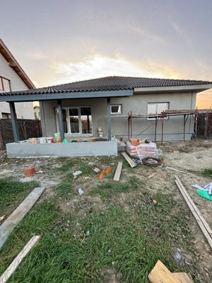 De Vânzare - Casă Familială Spațioasă și Modernă 106.8mp construiti si 418mp teren (135 000 euro )  - imagine 5