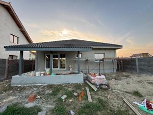 De Vânzare - Casă Familială Spațioasă și Modernă 106.8mp construiti si 418mp teren (135 000 euro )  - imagine 3