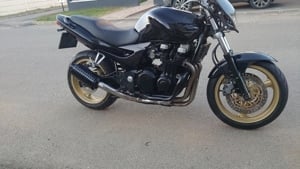 Kawasaki zr7 se poate limita la A2 