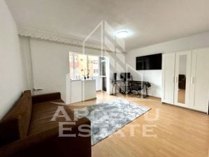 Apartament cu o camera, decomandat, zona Girocului