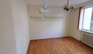 Apartament 3 camere, decomandat, etaj 2, 2 bai, Piața Bistrita