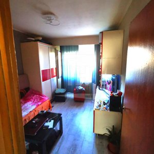 Apartament 3 camere, decomandat, etaj intermediar, zona Spitalului de Recuperare - imagine 2