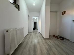 Bucatarie separata.Gradina+Terasa de aprox 50 MPU.Apartament in Vila - imagine 3